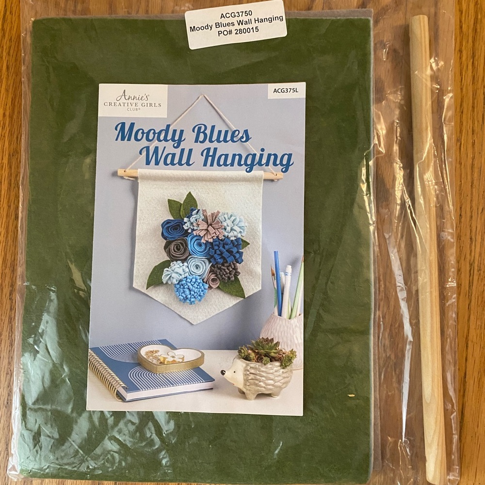 ⭐️HP⭐️🆕Annie’s Creative Girls Club|Moody Blues Wall Hanging